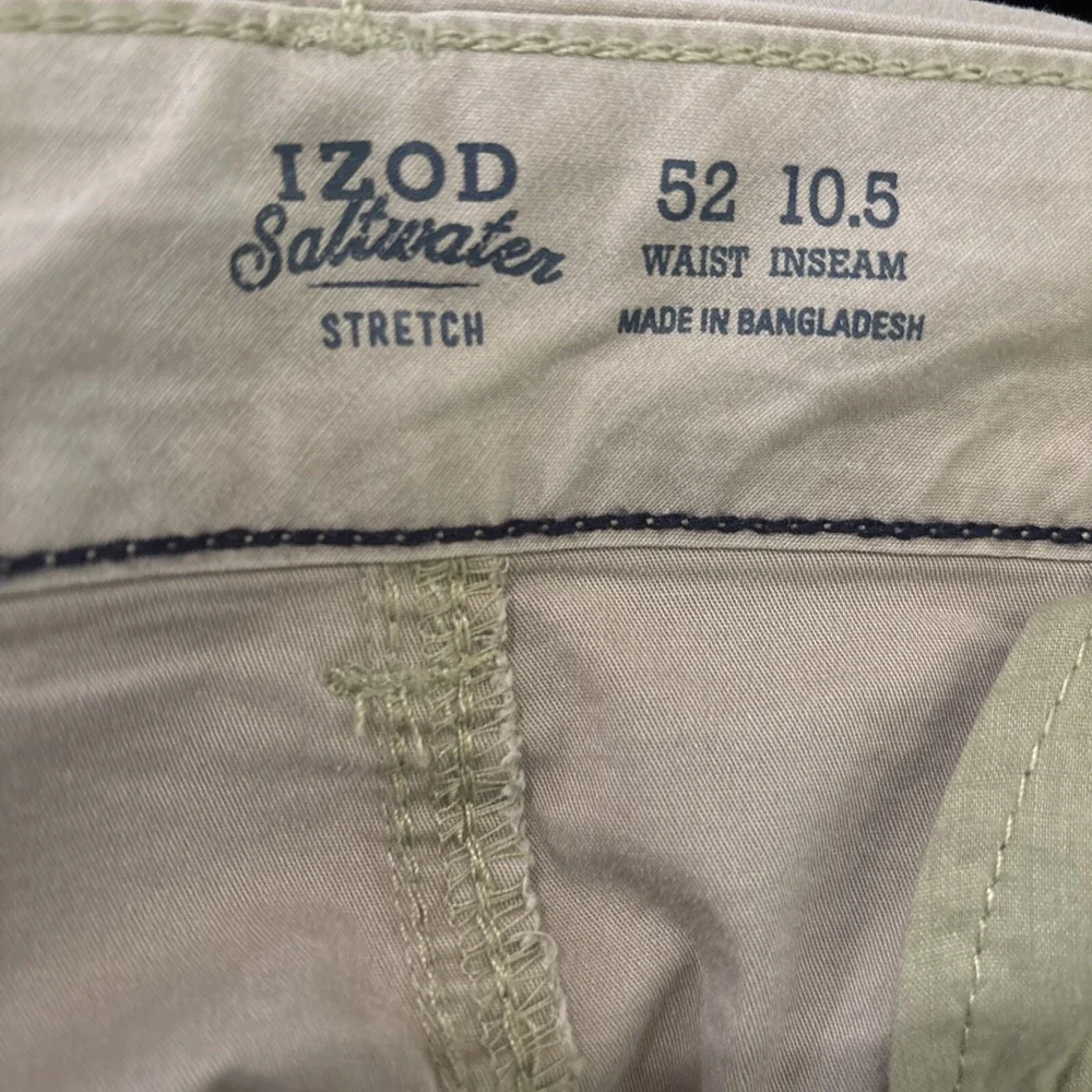IZOD Saltwater Men Shorts Cargo Relaxed Classic Fit 52W Cedarwood Khaki 10.5 in